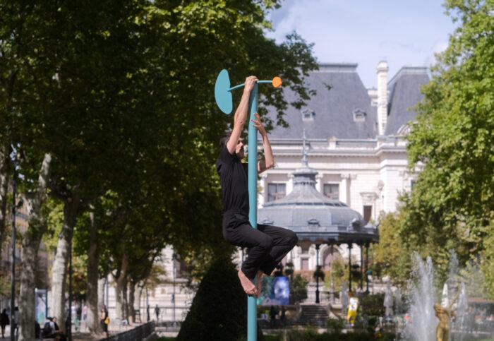 Performance artistique dans les rues de Saint-Étienne